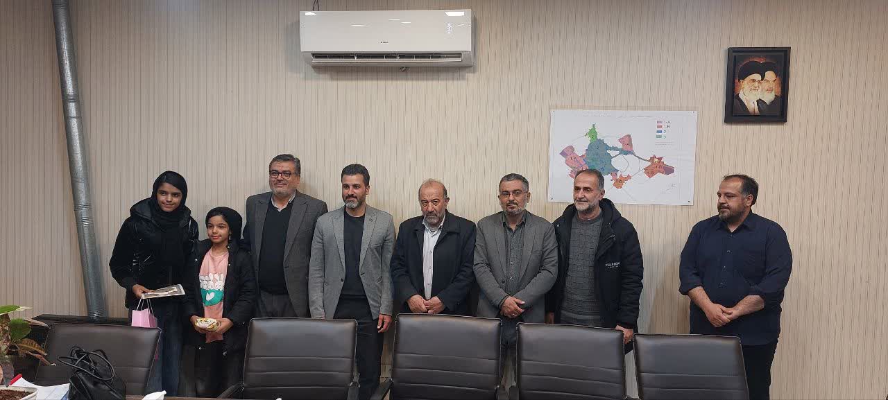 تجلیل از خانم فاطمه مهدیزاده تجلیل از خانم فاطمه مهدیزاده