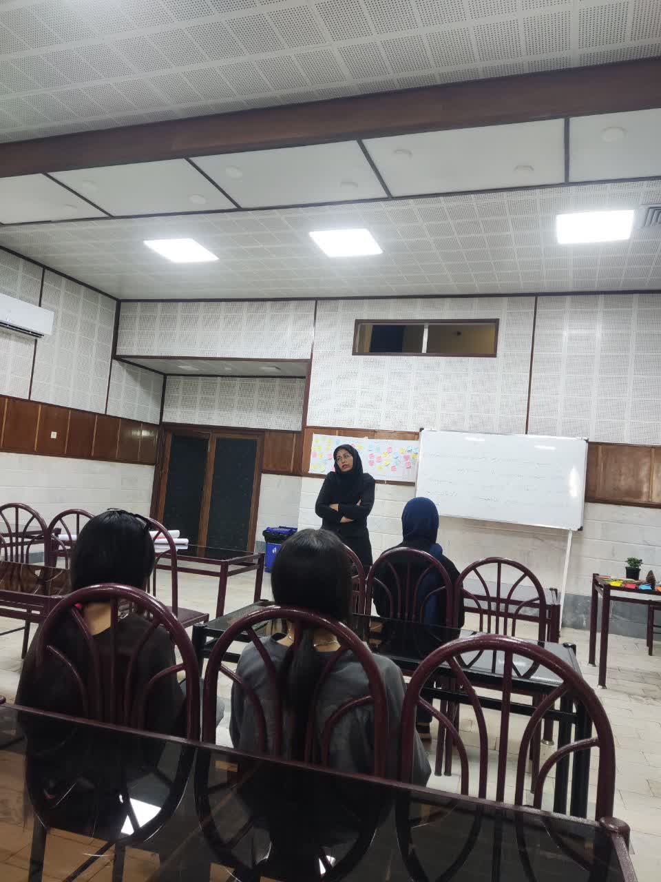 سومین دوره کارگاه آموزشی همیاران سلامت سومین دوره کارگاه آموزشی همیاران سلامت