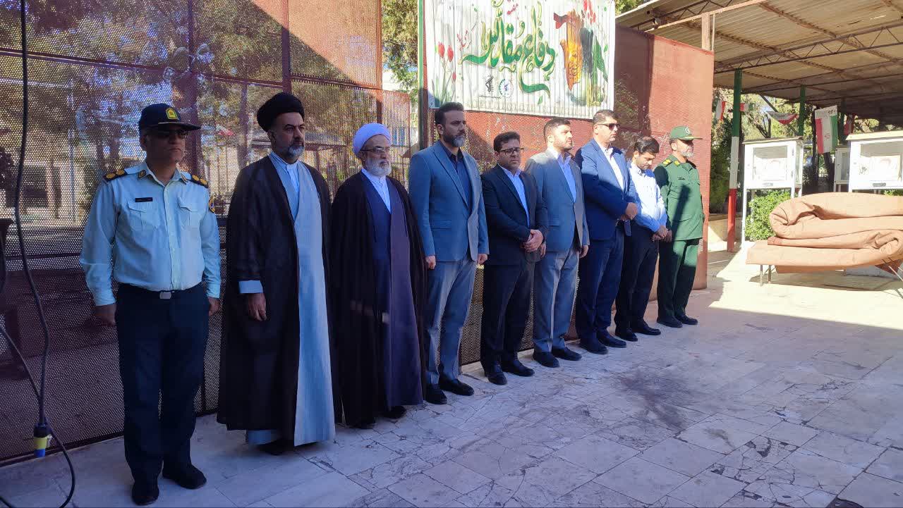 همزمان با اولین از روز دفاع مقدس گلباران قبور مطهر شهدا برگزار شد همزمان با اولین از روز دفاع مقدس گلباران قبور مطهر شهدا برگزار شد